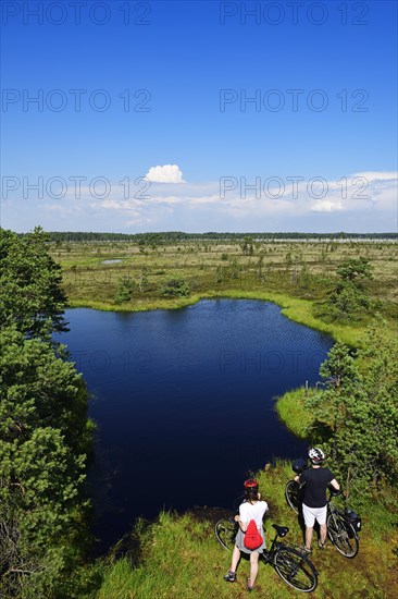 Cyclists on the Aukstumala Cognitive Path