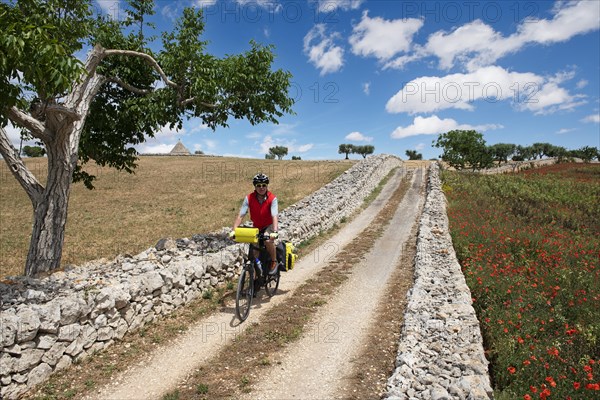 Cyclist on a side road between Noci and Alberobello