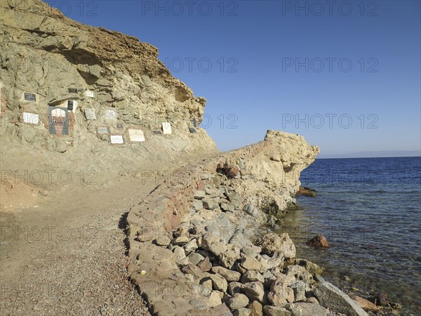 Memorial stones for diving accidents