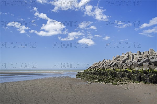 Mound type sea wall