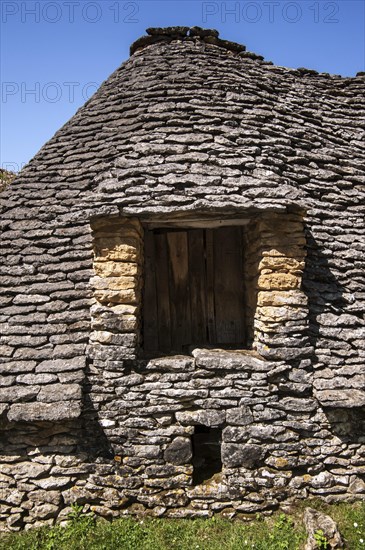 Detail of dry stone hut at the Cabanes du Breuil