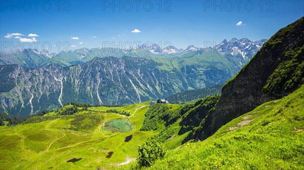 Panorama from the Fellhorn over the Schlappoldsee and Fellhornbahn mountain station to the central main ridge of the Allgaeu Alps