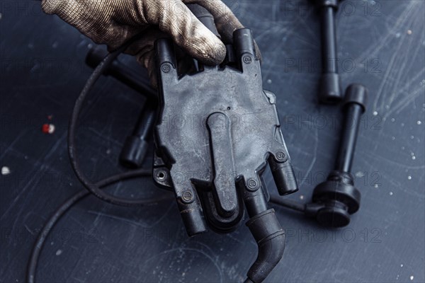 Engine ignition system distributor and high-voltage ignition cable wires connected