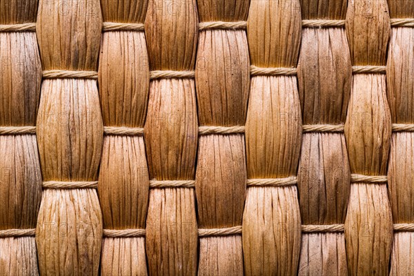 Close-up of the natural raffia texture of the mat