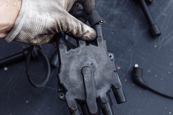 Engine ignition system distributor and high-voltage ignition cable wires connected