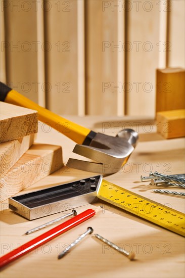 Arrangement of tools on the table