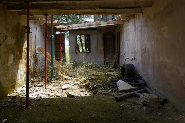 Collapsed roof in antigua