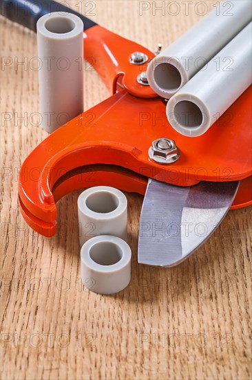 Cut pipes and pipe cutters
