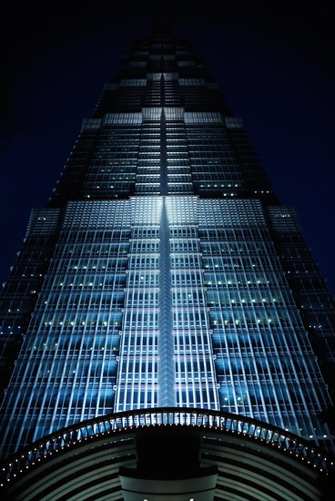 Shanghai pu dong jin mao tower illuminated by night