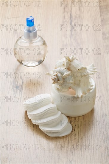 Set of toiletries with cockle shell