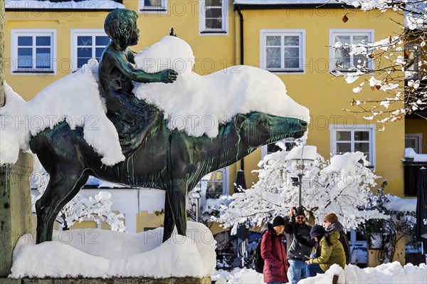 Bronze hind with fresh snow