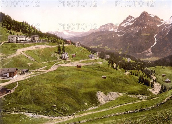 The climatic health resort of Arosa is a historic spa and resort town with private and public high-altitude clinics