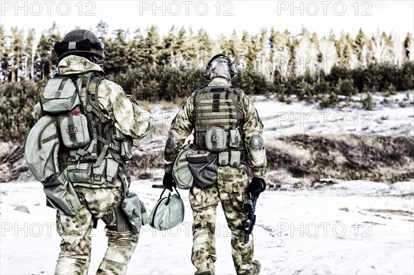 Two soldiers of a special unit are preparing to carry out a dangerous mission.