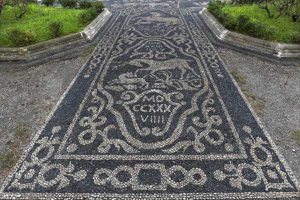 Stone mosaic of white and black sea pebbles from 1737