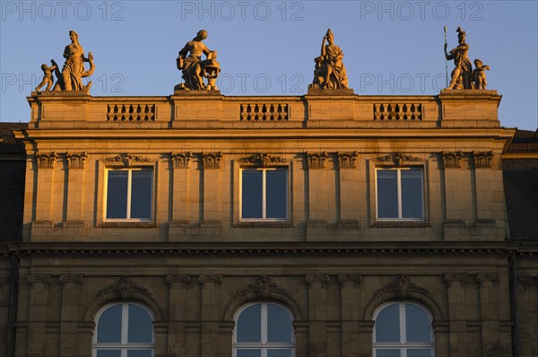 Roof figures