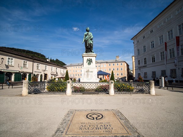 Mozart monument on Residenzplatz