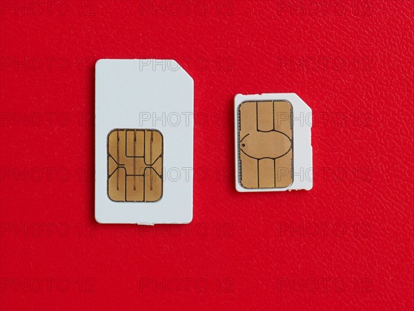 SIM and USIM card used in phones