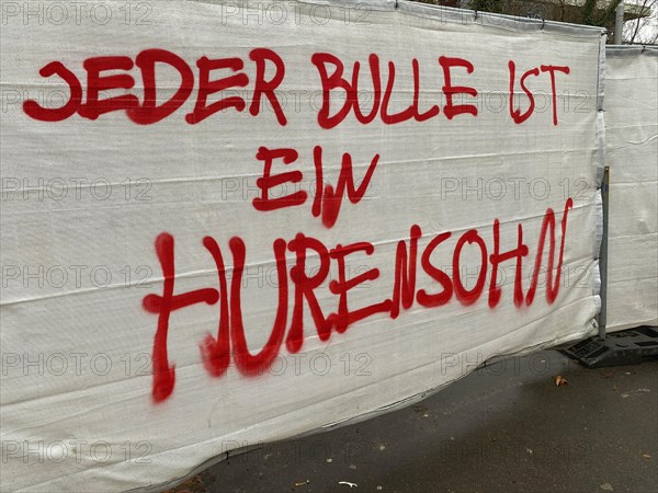 JEDER BULLE IST EIN HURENSOHN