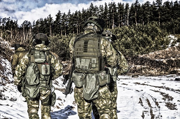 Two soldiers of a special unit are preparing to carry out a dangerous mission.