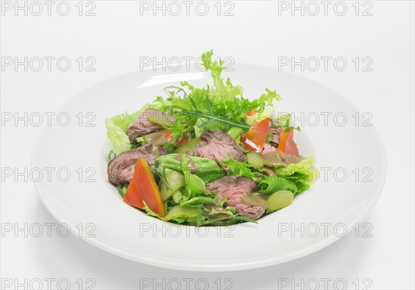 Gourmet salad with roast beef