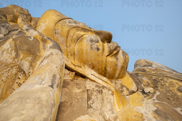 Reclining Buddha statue