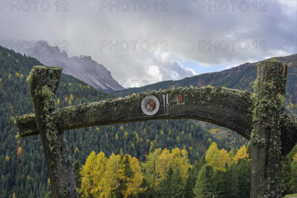 Entrance gate to the Pecol hut