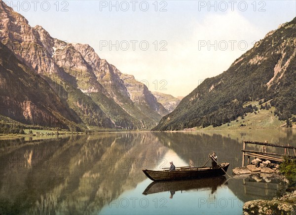 Der Kloentalersee im Kloental im Kanton Glarus in der Schweiz