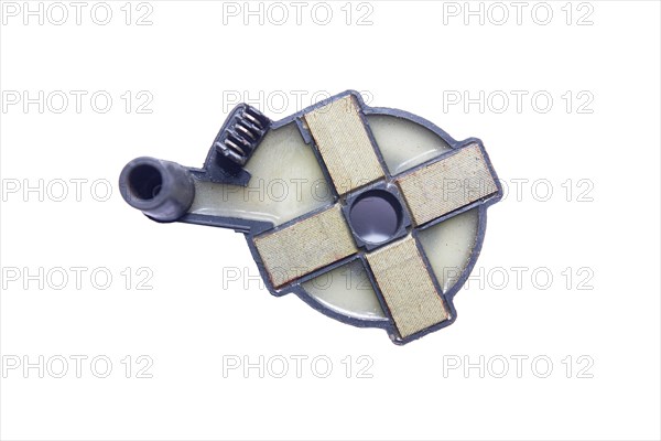 Coil of the ignition system of the distributor type of the car