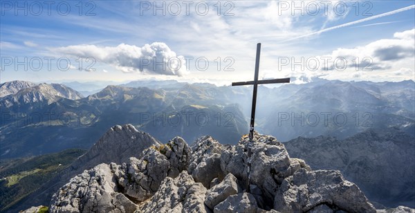 View of Obersee and mountain panorama with Steinernes Meer