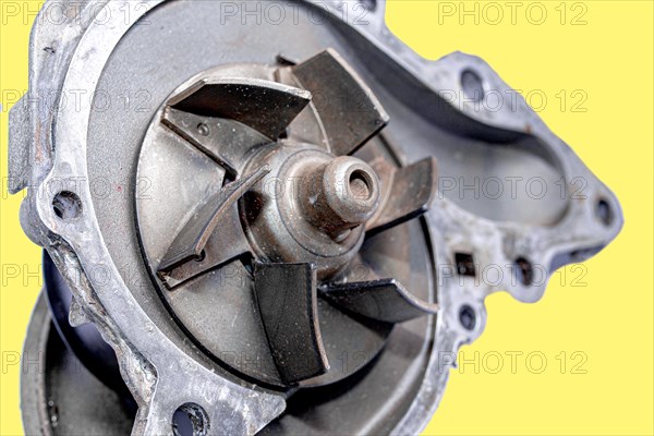 Fefeefe-8942kljds Car water pump on yellow isolated background