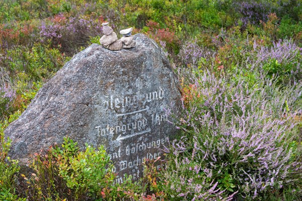 Signpost stone with references to the Steingrund and the Totengrund