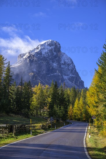 Freshly snow-covered Peitlerkofel and autumn forest