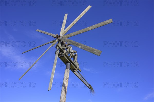 Klapotetz in front of a blue sky