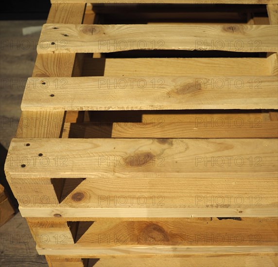 Wooden pallet skid