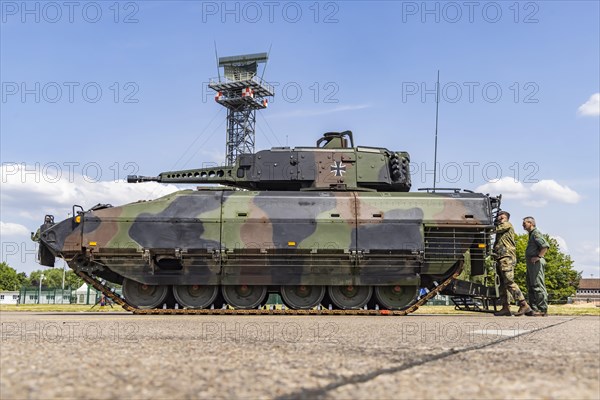 Armoured personnel carrier