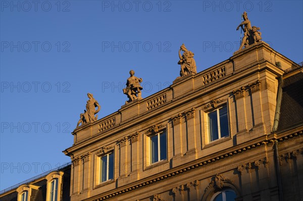 Roof figures