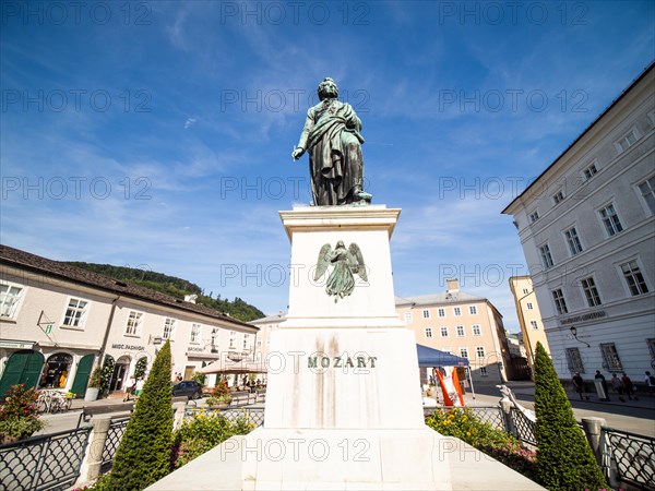 Mozart monument on Residenzplatz