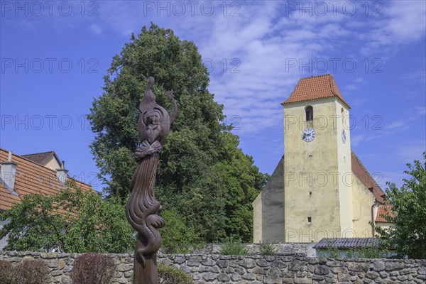 Church and wooden sculpture in the fortified village of Zumberk u Novych Hradu