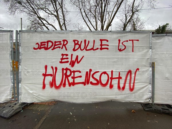 JEDER BULLE IST EIN HURENSOHN