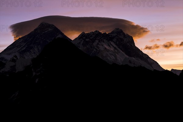 Silhouettes of two eight-thousanders