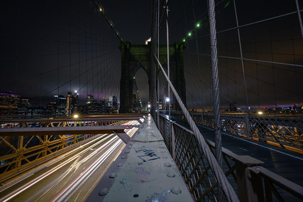 Night views vrom the Brooklyn Bridge Promenade