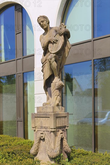 Sculpture with musical instrument