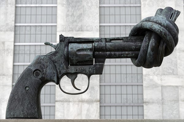 Pistol with knot in the barrel