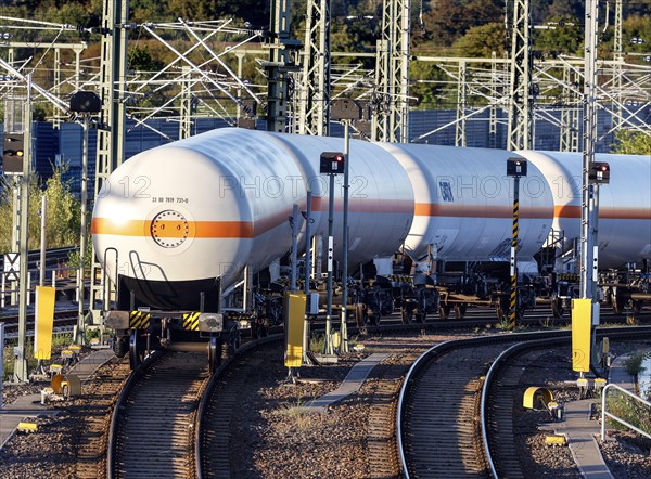 Tank wagons from GATX Rail Europe are automatically assembled in DB Cargo's train formation facility in Halle