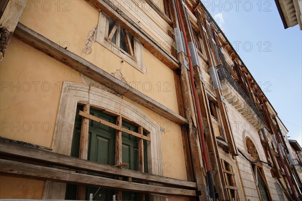 Detail of the facade after the earthquake