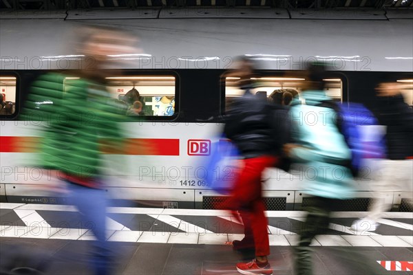 Dense crowds at Frankfurt Central Station. Around half a million people pass through the station halls every day