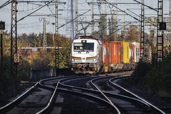 Goods train travelling on the Schusterbahn