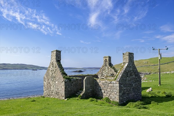 Ruin of old fishing booth at East Lunna Voe