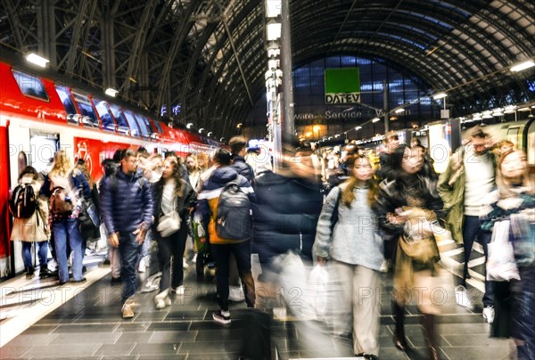 Dense crowds at Frankfurt Central Station. Around half a million people pass through the station halls every day