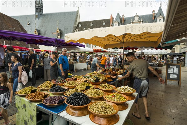 Market in front of the Hotel-Dieu